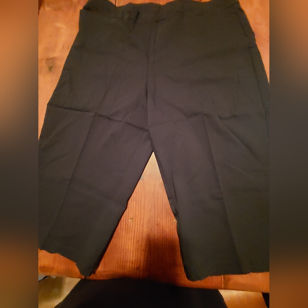 Susan Graver Ultra Stretch Pull-On Pedal Pushers with Pockets, black 1x
